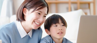 簡単な入力だけで時間割や受講料など資料一式をメールでお届けします。